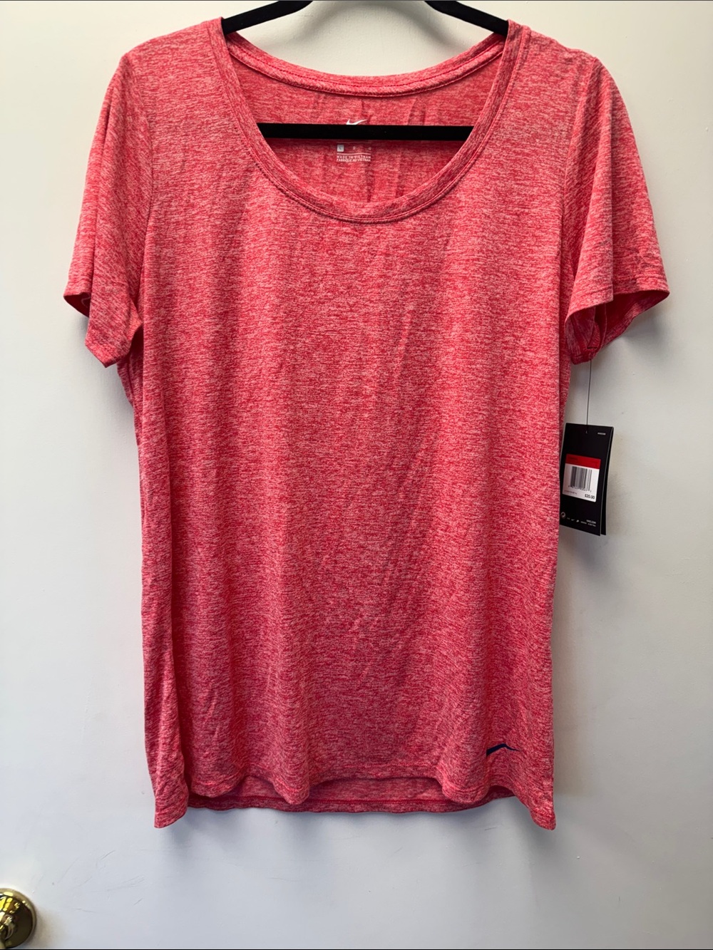 Nike Women’s Heathered Coral Pink Scoop Neck Short Sleeve Tee